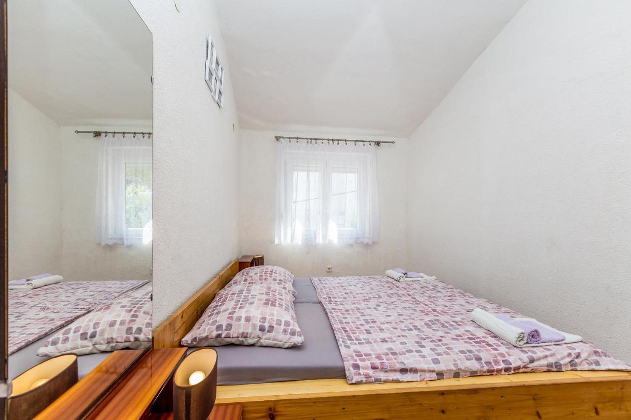 Private Accommodation Stara Baska Exterior photo